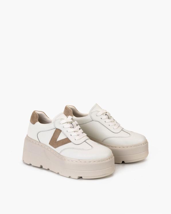 Białe sneakersy damskie ze skóry licowej na koturnie 105-56766-BIAŁY
