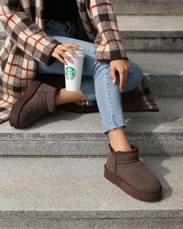 Brązowe śniegowce damskie emu ze skóry zamszowej na platformie 105-26979-brąz