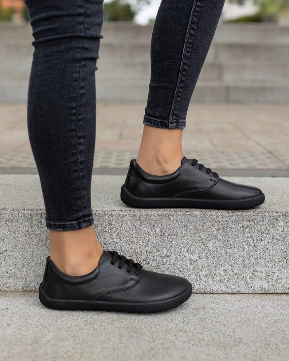 Czarne adidasy damskie sznurowane ze skóry naturalnej 148-52062-CZARNY