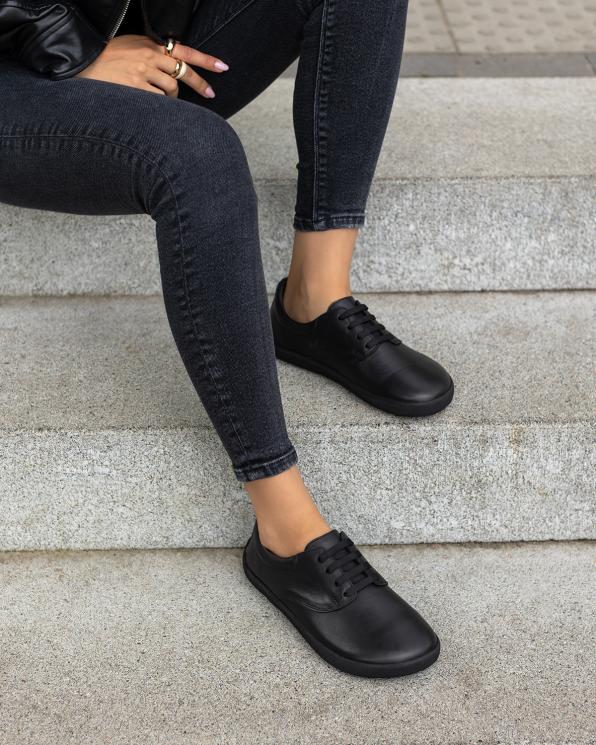 Czarne adidasy damskie sznurowane ze skóry naturalnej 148-52062-CZARNY