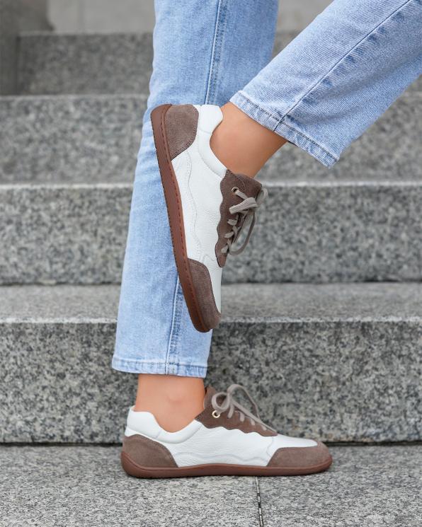 Biało-brązowe półbuty damskie barefoot ze skóry naturalnej 162-31019-LATTE