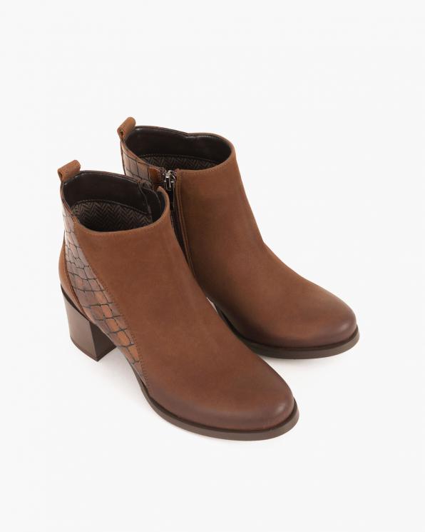 Brązowe botki nubukowe z motywem 058 3083 B38+B25