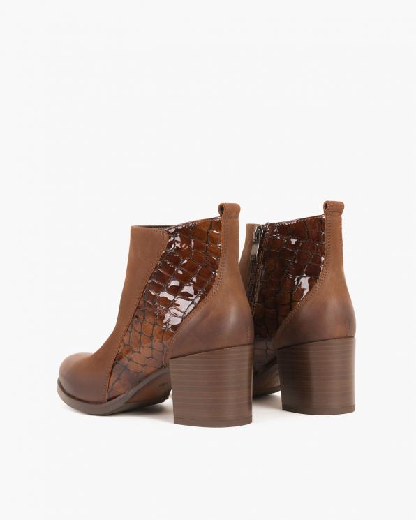 Brązowe botki nubukowe z motywem 058 3083 B38+B25