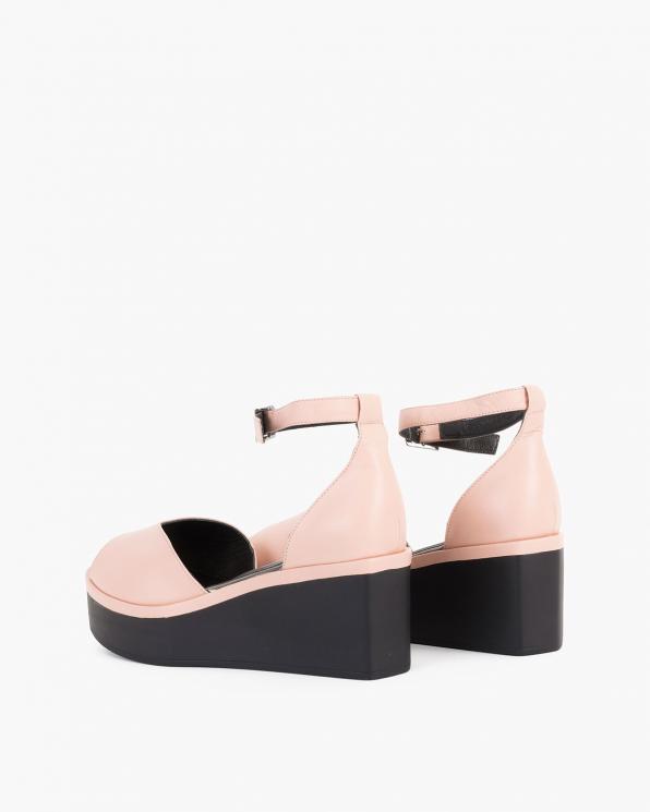 Pudrowe sandały damskie skórzane na koturnie 126-2301-PINK