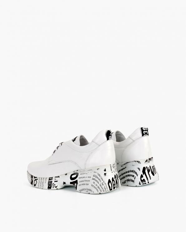 Białe sneakersy skórzane z napisami 108-135-BIAŁE