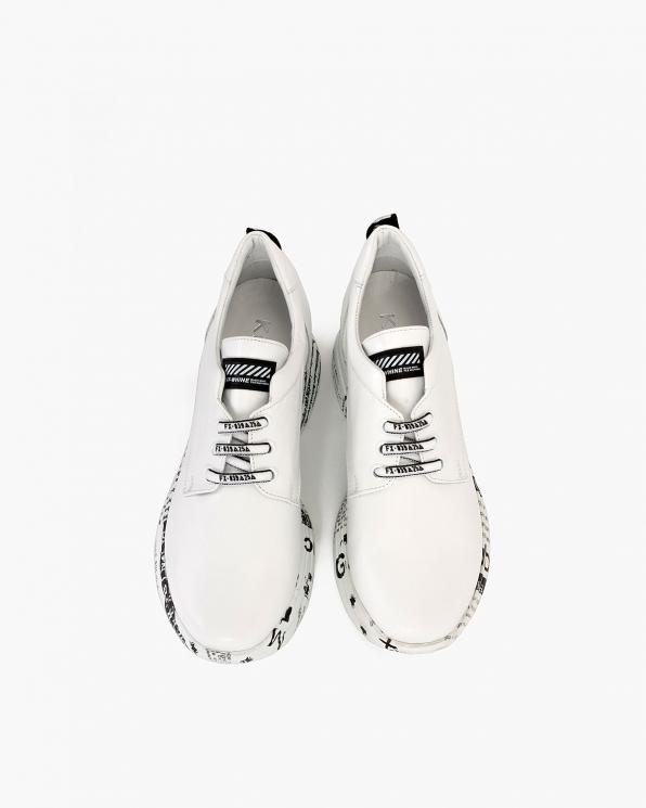 Białe sneakersy skórzane z napisami 108-135-BIAŁE