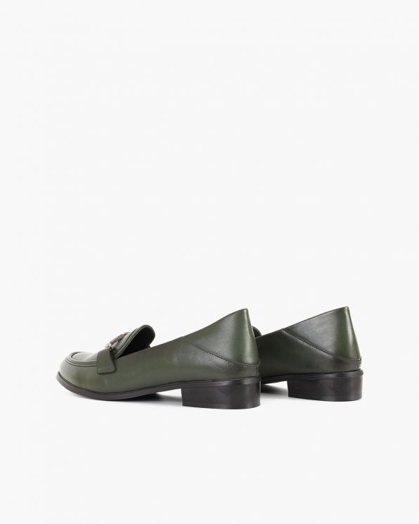 Ciemnozielone mokasyny damskie ze skóry ekologicznej z klamrą 105-40901-ZIELON