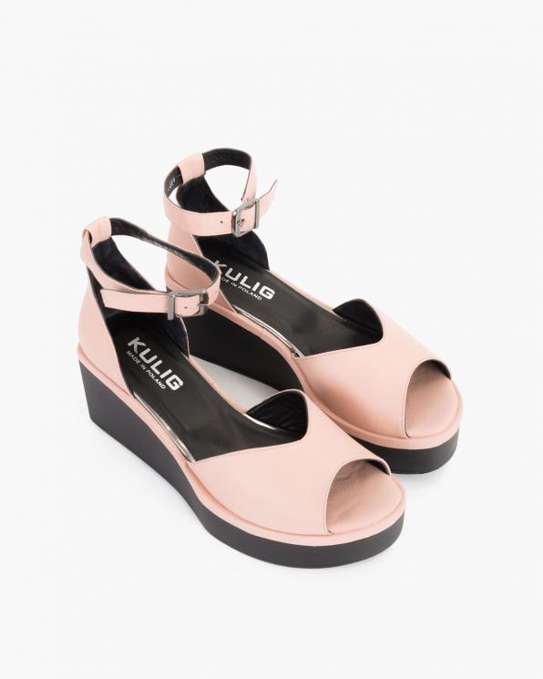 Pudrowe sandały damskie skórzane na koturnie 126-2301-PINK