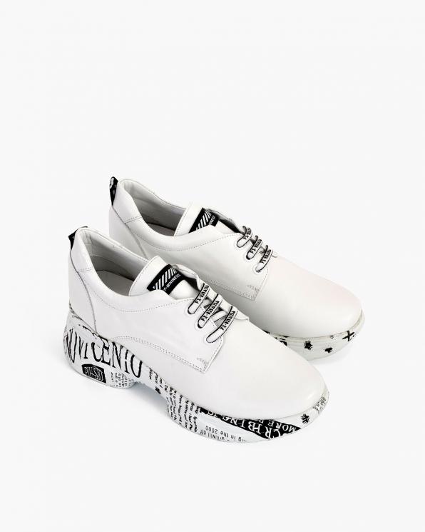 Białe sneakersy skórzane z napisami 108-135-BIAŁE