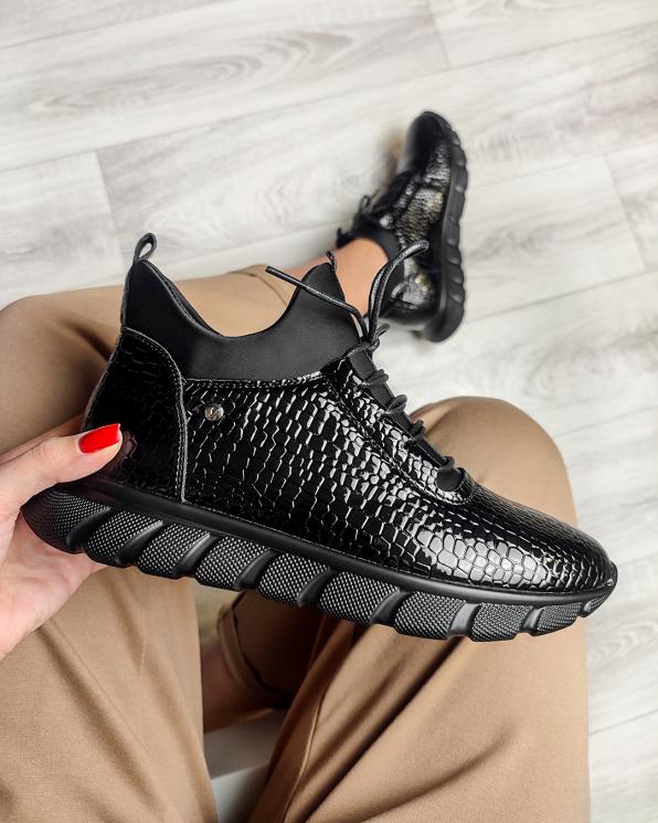 Czarne sneakersy lakierowane 105-78701-CZARNY