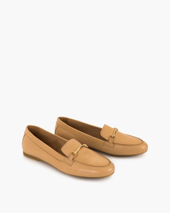 Beżowe mokasyny damskie ze skóry licowej z klamrą 148-10086-BEŻ
