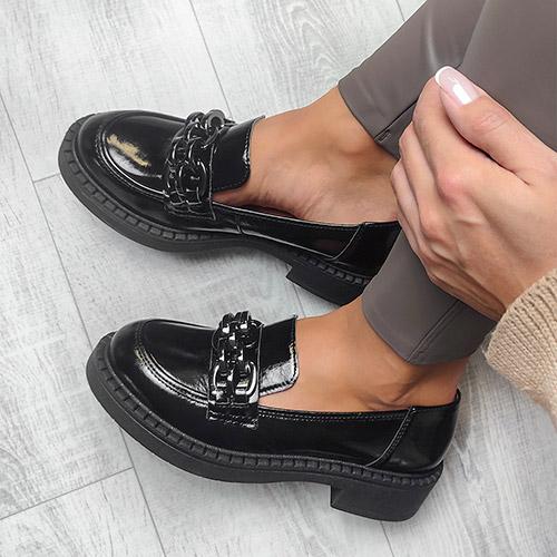 Czarne mokasyny damskie – „Must Have” każdej kobiety