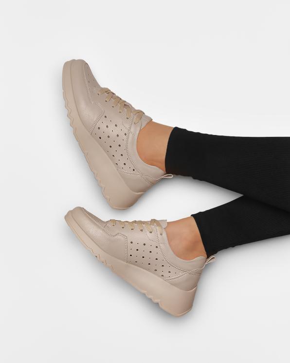 Beżowe sneakersy ze skóry licowej z dziurkami 131-284-BEŻ
