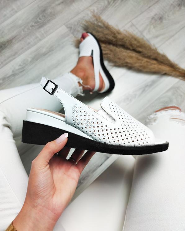 Białe sandały damskie skórzane na koturnie 108-123-10