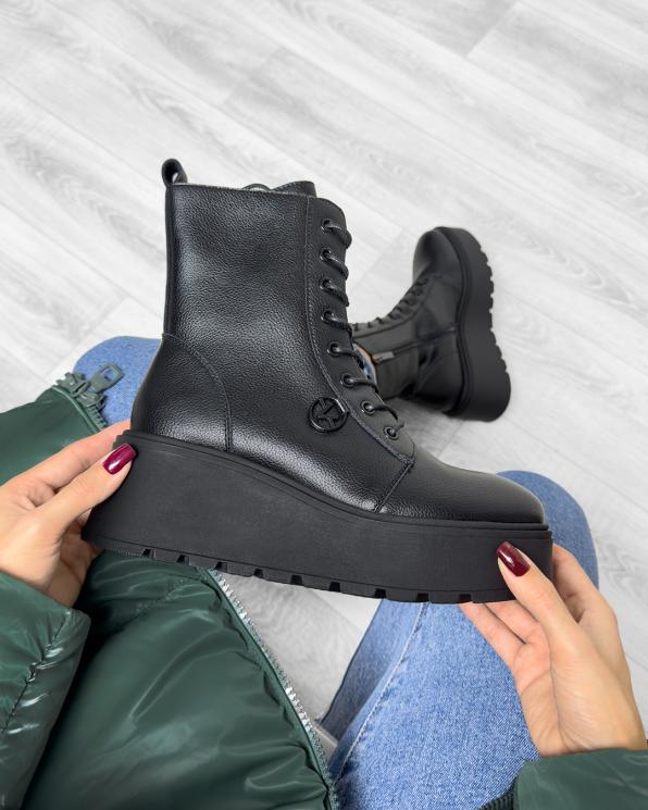 Czarne trzewiki damskie skórzane na koturnie 105-83885-CZARNY