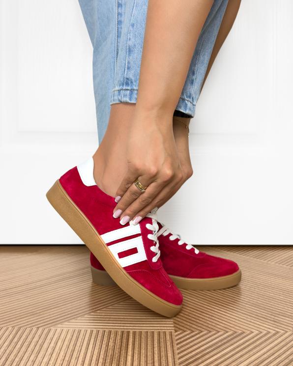 Czerwone adidasy z naturalnej skóry zamszowej 105-71597-czerwo